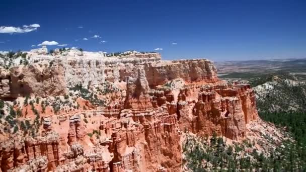 Bryce Canyon βουνά κατά τη θερινή περίοδο — Αρχείο Βίντεο