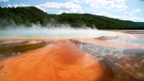 Yellowstone National Park, Wyoming. Grote Prismatische Lente — Stockvideo