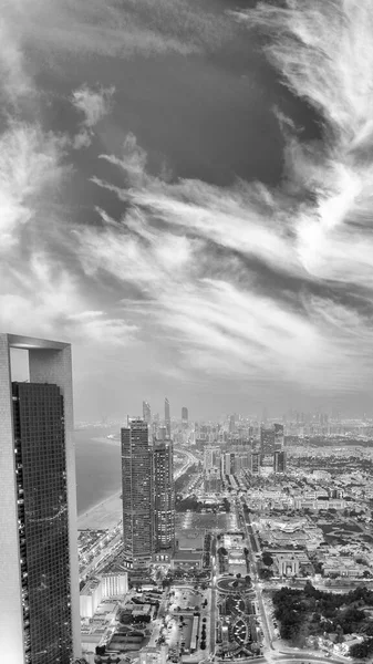 Vista Aérea Dos Edifícios Corniche Road Noite Abu Dhabi — Fotografia de Stock