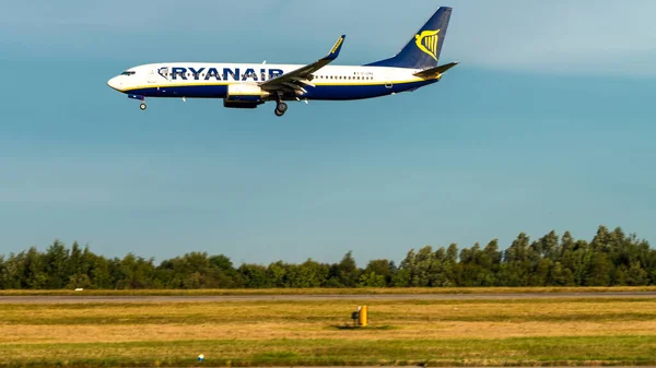 Londres Septiembre 2016 Ryanair Aterriza Aeropuerto Stansted Ryanair Uno Los —  Fotos de Stock