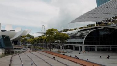 SINGAPORE - JANUARY 2ND, 2020: Marina Körfezi bölgesi ve yüksek gökdelenleri ile şehir silüeti