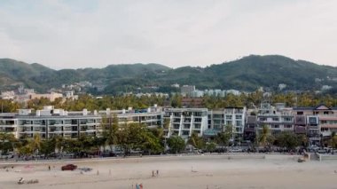 Patong Sahili ve Phuket şehir manzarası gün batımında, Tayland