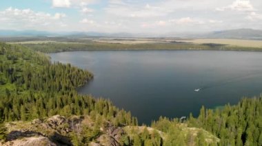 Jenny Gölü 'nün Grand Teton Ulusal Parkı' ndaki hava görüntüsü.