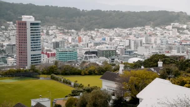 Vista aérea de Wellington em uma manhã nublada, Nova Zelândia. Movimento lento — Vídeo de Stock