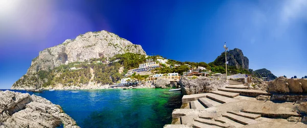 Capri Talya Turistler Yaz Mevsiminin Tadını Çıkarıyorlar Pikola Sahili Panoramik — Stok fotoğraf