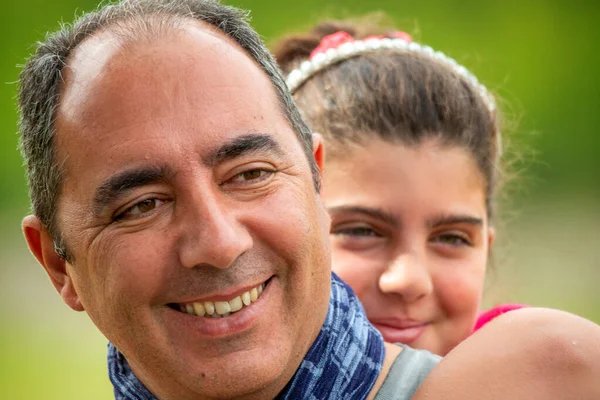 Happy Father Embracing His Daughter — Stock Photo, Image