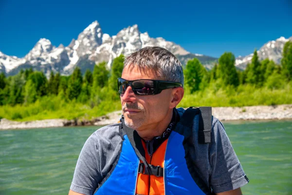 Happy Man Relaxing Boat Tour Mountain River Beautiful Sunny Day — Stock Photo, Image