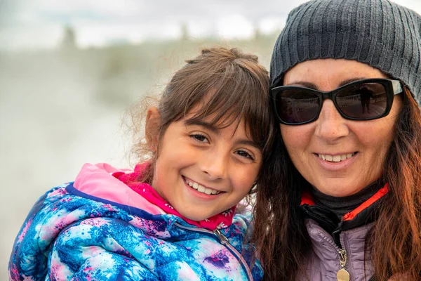 Woman Her Daughter Enjoy Visit New Zealand Hot Thermal Springs — Stock Photo, Image