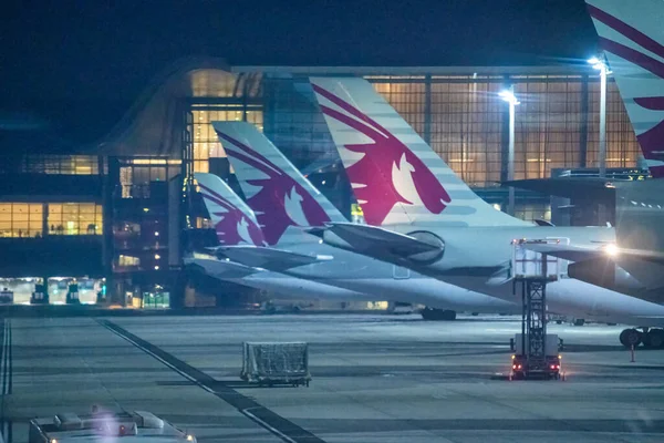 Doha Qatar Agosto 2018 Aeronaves Aéreas Catar Aeroporto Doha Noite — Fotografia de Stock