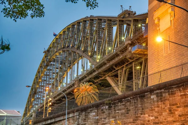 Sydney Harbour Bridge Natten Utsikt Från Gatan — Stockfoto