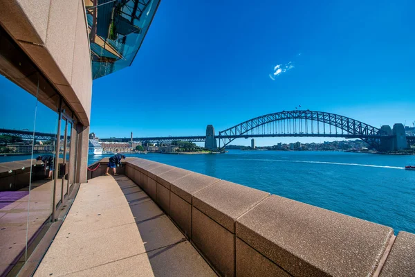 Sydney August 2018 Worker Front Opera House Sunny Day — 스톡 사진
