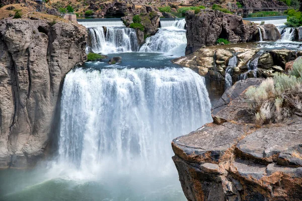 爱达荷州肖肖尼瀑布令人惊奇的夏季景色 — 图库照片