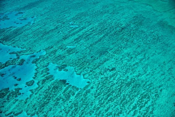 从飞机上俯瞰昆士兰州白日群岛珊瑚礁 — 图库照片