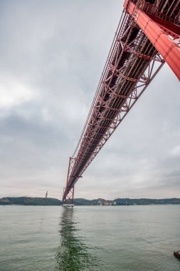 25 Nisan Köprüsü, Libon. Gökyüzü görünümü