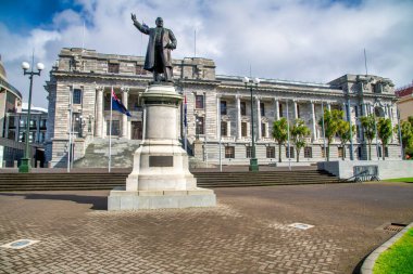 Güneşli bir sabahta Yeni Zelanda Parlamentosu binası, Wellington