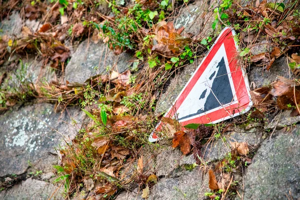 Danger Falling Rocks Sign Mountain Road — Foto de Stock