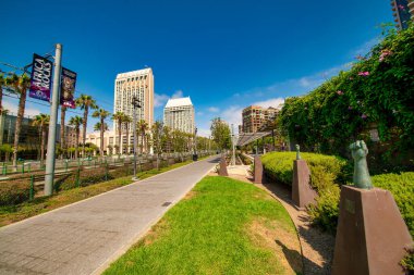 SAN DIEGO, CA - 29 Temmuz 2017: San Diego şehir merkezinin modern binaları