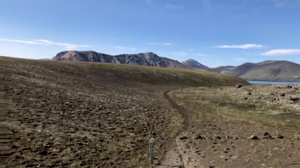 Krajobraz i góry Landmannalaugar w sezonie letnim, Islandia — Wideo stockowe