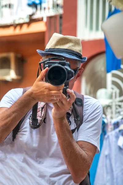 Photographer Amalfi Taking Pictures Beautiful Town Italy — Stock Photo, Image