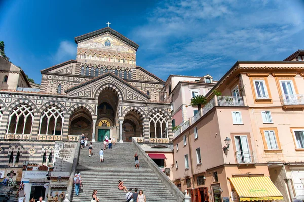 Amalfi Italy June 2021 Tourists Stairs Duomo Amalfi Cathedral Summer — Stock Photo, Image