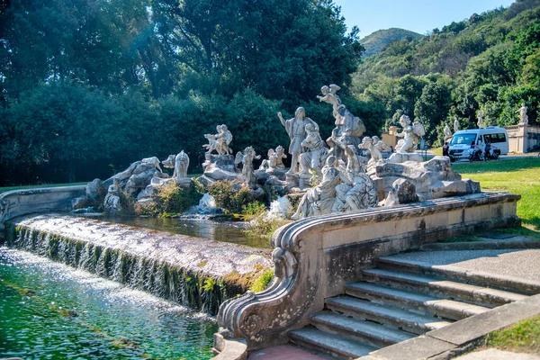 Caserta Italien Juni 2021 Touristen Besuchen Die Brunnen Und Wasserfälle — Stockfoto