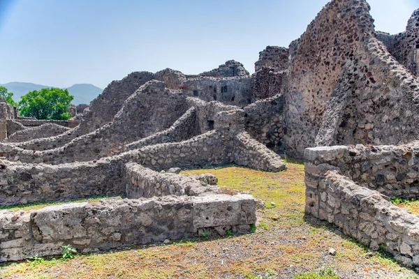 ヴェスヴィオ火山近くのポンペイの古代都市の有名な遺跡 — ストック写真