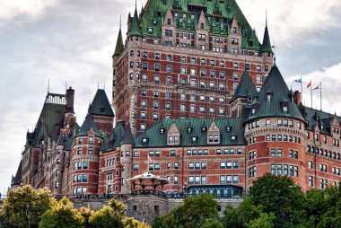 Majesteleri Frontenac Şatosu, Quebec şehrinin alt manzarası.
