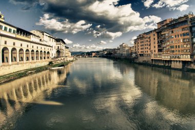 İtalya, Ponte Vecchio 'dan Floransa manzarası