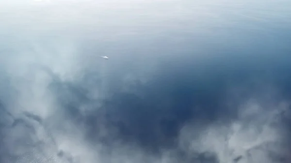 夏のソラーロ山上空の高飛行無人機からのカプリ海岸線 — ストック写真
