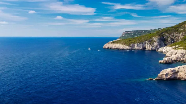 Fyren Och Stranden Capri Sommarsäsongen Utsikt Från Rörlig Drönare — Stockfoto