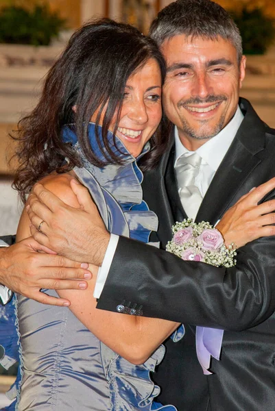 Bride Groom Embracing Wedding Ceremony Italy — Stock Photo, Image