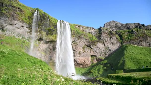 Seljalandsfoss Cachoeiras e montanhas na temporada de verão, Islândia câmera lenta — Vídeo de Stock