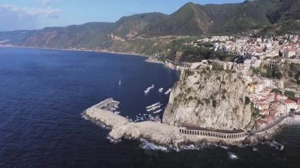 Силла, Калабрия. Береговая линия Южной Италии в летний сезон — стоковое видео