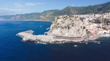 Scilla, Calabria. Güney İtalya kıyıları yaz mevsiminde