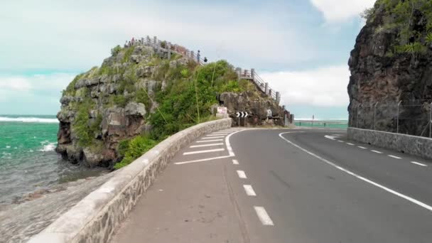 Kapten Matthew Flinders Monument på Mauritius. Flygfoto från drönare en molnig dag — Stockvideo