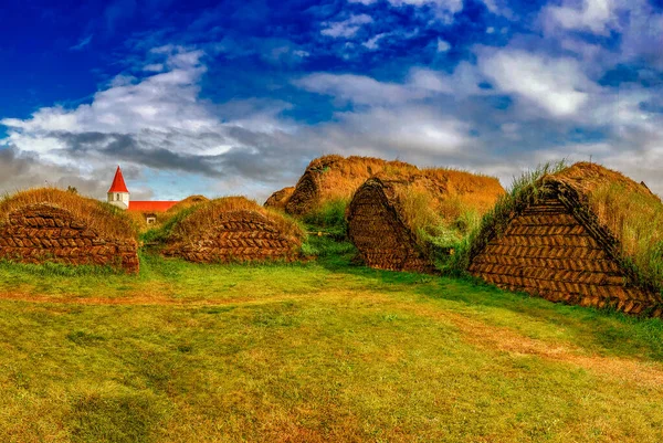 Laumbaer Iceland 2019年8月8日 晴れた夏の日にグランバー農場と博物館のパノラマビュー — ストック写真