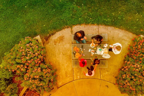 Familjen Har Picknick Utomhus Flygfoto Från Drönare — Stockfoto