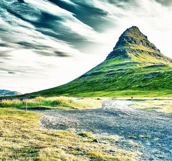 Гора Киркьюфалл Чудесном Летнем Закате Исландия — стоковое фото