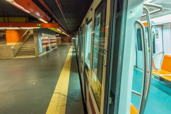 ローマ地下鉄での列車 — ストック写真