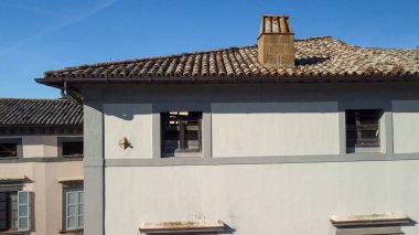 Küçük bir şehirde eski İtalyan evleri