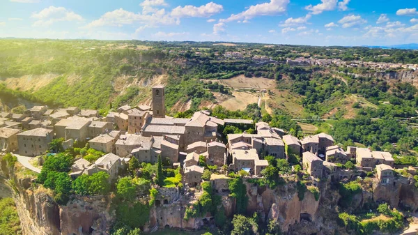 Aproximando Cidade Medieval Civita Bagnoregio Partir Drone Itália — Fotografia de Stock