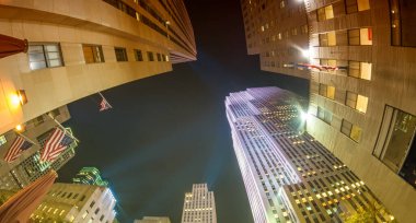 New York City - 21 Eylül 2015: Şehir manzarası ve gökdelenler. New York her yıl 50 milyon ziyaretçi çeken.