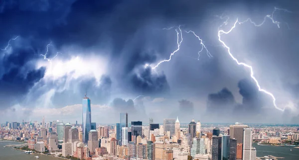 Tormenta Eléctrica Sobre Metrópolis Edificios Modernos —  Fotos de Stock