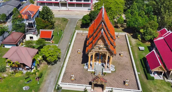 Phuket Teki Wat Choeng Thale Tapınağı Nsansız Hava Aracından Güzel — Stok fotoğraf