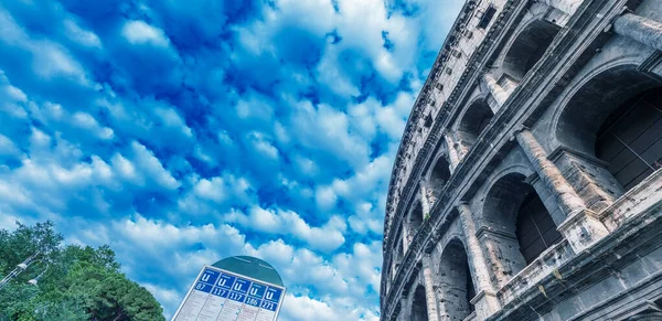 Roma Itália Magnificência Coliseu Belo Dia Ensolarado — Fotografia de Stock