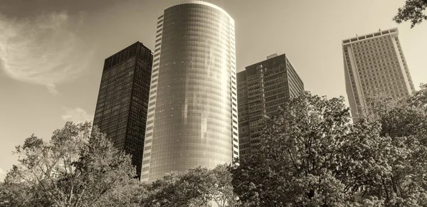 曼哈顿摩天大楼的黑白视图 美国纽约城 — 图库照片