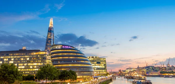 Londen Skyline Bij Zonsondergang Langs Theems — Stockfoto