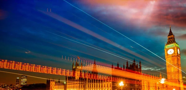 Sentiers Lumineux Colorés Pour Voitures Sur Pont Westminster — Photo