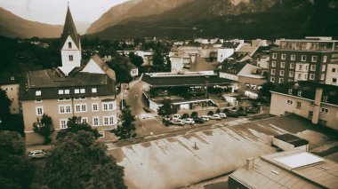 Lienz 'in hava görüntüsü geceleyin bir İHA' dan yükseliyor, Avusturya