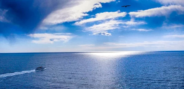 Loď Směrem Oceánu — Stock fotografie